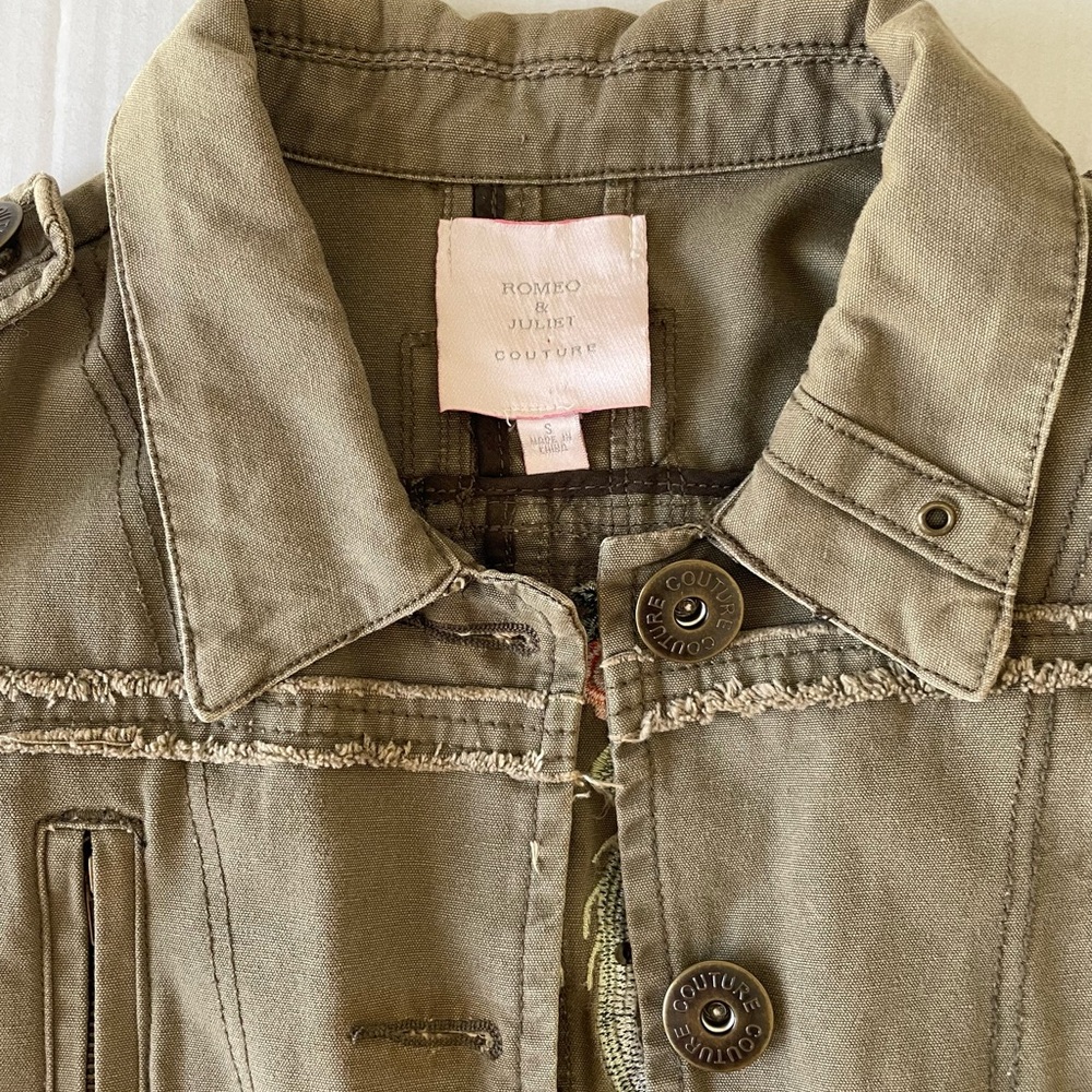 Romeo & Juliet Couture Khaki Embroidered Jean Jacket 100% Cotton metal buttons - Picture 3 of 14